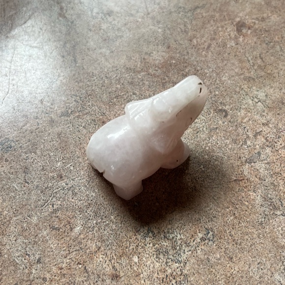 rose quartz carved elephant - Picture 4 of 5